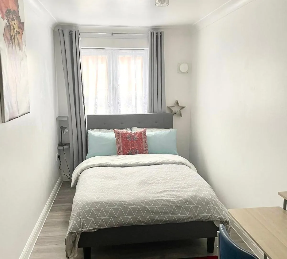 The Grand Forsyth Apartment - Two Bedroom Dagenham